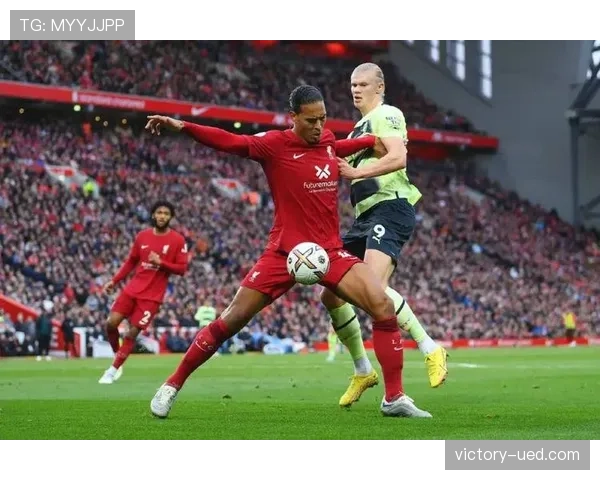 利物浦边路持续施压，萨拉赫内切爆破主导强强对话进攻趋势