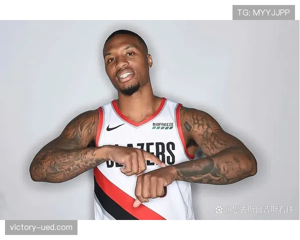 利拉德休赛期天天凌晨四点打卡训练馆，邻居以为他家闹鬼