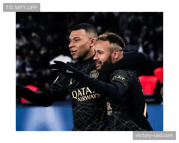 尼科·威廉斯与拉菲尼亚边路冲击力与技术特点对比：速度突破与控球推进的差异解析